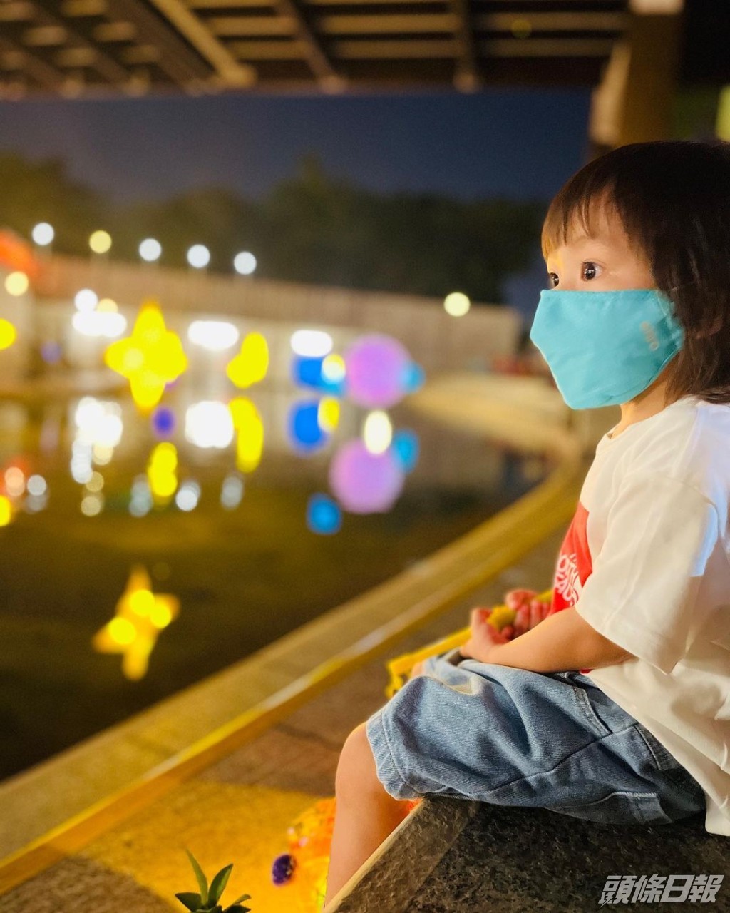 大部份照片囡囡「小珍珠」都戴上口罩拍攝。